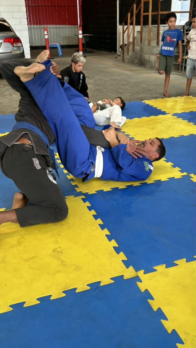 Associação AETI aula de jiu-jitsu gratuita
