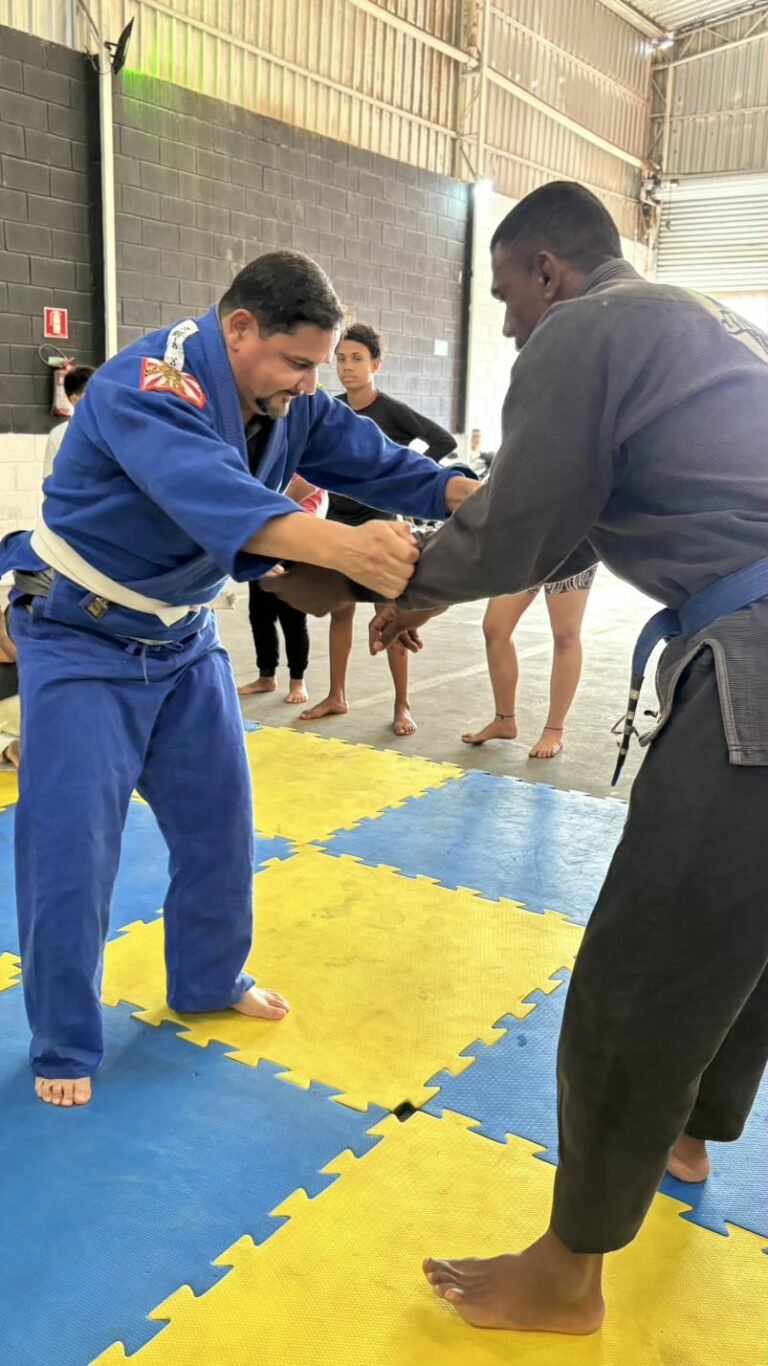 Associação AETI aula de jiu-jitsu gratuita