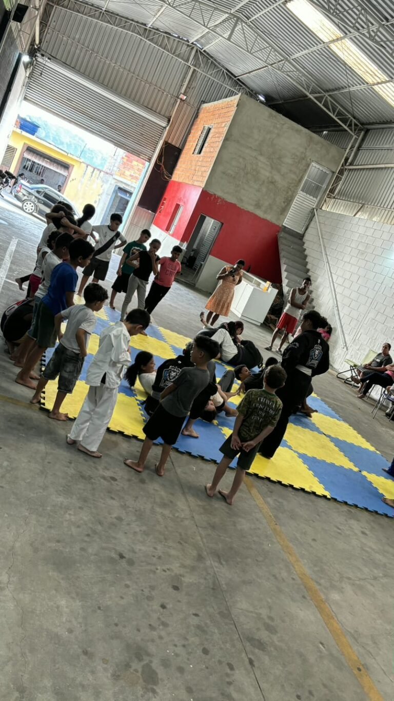 Associação AETI aula de jiu-jitsu gratuita