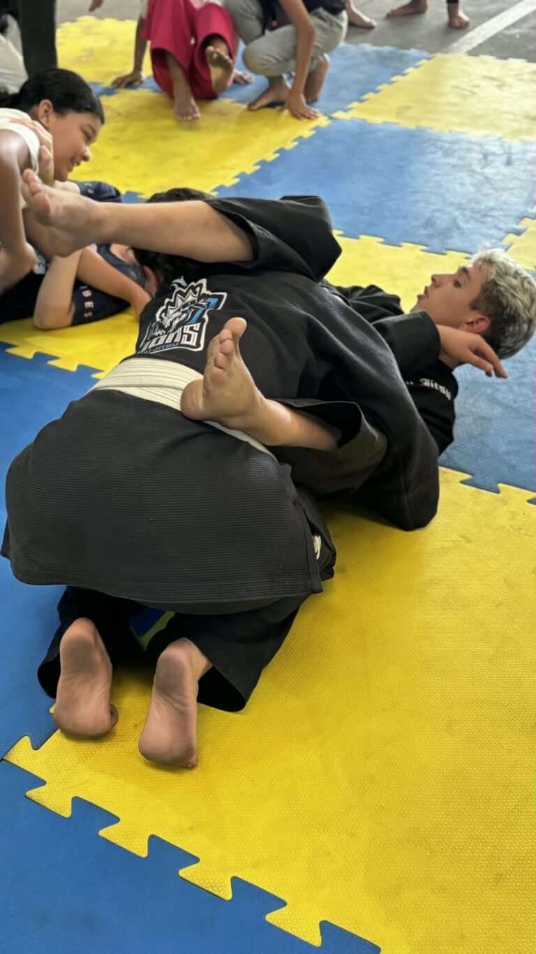Associação AETI aula de jiu-jitsu gratuita