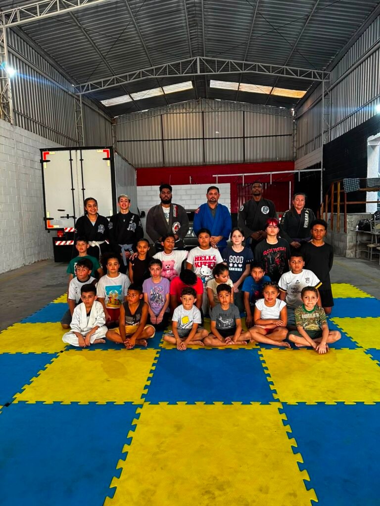 Associação AETI aula de jiu-jitsu gratuita